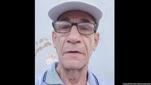 Familia denuncia que profesor Pedro Albert fue hospitalizado tras más de  diez días en huelga de hambre