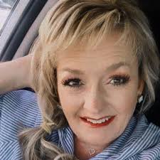 Lisa Wienke's Instagram, Twitter & Facebook