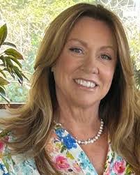 Julie Rose's Instagram, Twitter & Facebook