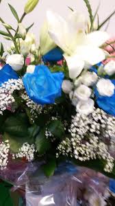 Maybe you would like to learn more about one of these? Mazzo Di Fiori Bianco E Blu Composto Da Lilium Bianchi Lisiantum Rose Blu