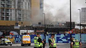 About 100 firefighters battled the blaze at some railway arches near elephant and castle station. Vs8bp6jrciz11m