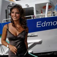 Laetitia milot, dont la beauté en fait presque rougir aphrodite la vénus milo, possède avant tout une sensibilité à fleur de peau, bien que ce ne soit pas l'impression qu'elle en donne au premier abord. Laetitia Milot Veut Un Bebe Avec Badri Gala