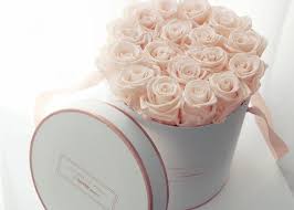 See our incredible flowers in a box and get inspired Fleurs De Paris Back In Stock Wedding Rose Unsere Facebook