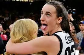 Elaine Denny's Instagram, Twitter & Facebook