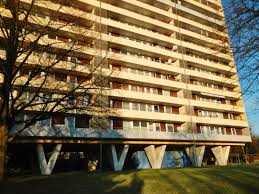 Attraktive eigentumswohnungen für jedes budget, auch von privat! Datei Stelzenhochhaus Mit 116 Wohnungen In Sindelfingen Panoramio Jpg Wikipedia