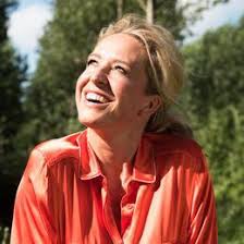 Cath luyten (42) blaast het tweede seizoen van vandaag over een jaar uw richting uit, en ondertussen loopt de tweede reeks van. Cath Luyten Bij De Noorderburen Een Be