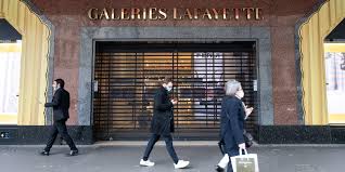 Retrouvez ici la liste de tous les magasins la redoute à paris. Les Galeries Lafayette Une Saison En Enfer