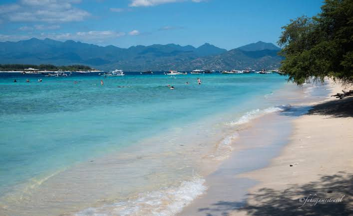 The pristine shores of Gili Trawangan, do AI tạo