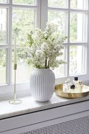 Die Puristische Elegante Und Durch Und Durch Zeitlose Vase Hammershoi Hat Eindeutig It Piece Potenzial Einfach Ty Deko Vasen Fensterbank Dekorieren Vase Weiss