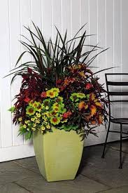Follow basic floral arrangement rules for symmetry and. Ideas For Planters I Never Know What Plants To Use To Get This Look Garden Containers Plants Container Gardening