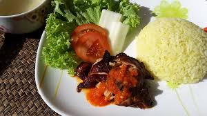 Kisar bawang merah, bawang putih, sedikit halia, sedikit lengkuas dan sedikit kunyit. Resepi Nasi Ayam Sedap Dan Padu Nikkhazami Com
