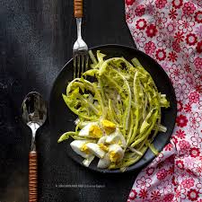 Buonissime le polpettine di pesce marmora e il tarassaco, sfiziose come antipasto, adatte in buffet e rinfreschi.buonissimi i ravioli freddi con marmora e tarassaco, facili da fare e molto sfiziosi conditi con il pesto alla menta.ottimo il rollè di coniglio farcito con il tarassaco. Insalata Di Tarassaco Giallo E Uova Una Ricetta Semplice Sana E Sfiziosa