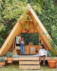 une cabane dans le jardin lejardindeclaire tree tree plan backyard play backyard fort outdoor reading nooks