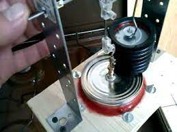 Prezint montarea unui motor stirling si piesele componente gasite in comert pentru a putea fi executat acasa de catre amatori. Motor Stirling Home Made Youtube