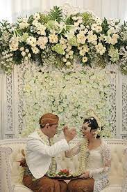 Pernikahan Adat Jawa Kental Di Kota Semarang The Bride Dept Gerbang Pernikahan Pernikahan Dekorasi Pernikahan