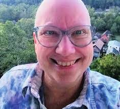 Helen Studley's Instagram, Twitter & Facebook