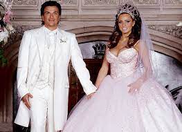 10 Ugliest Celebrity Wedding Dresses Worst Wedding Dress Celebrity Wedding Dresses Wedding Dress Fails