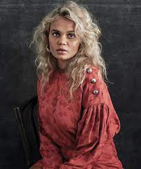 Aboriginal model samantha harris wears amanda healy's kirrikin label. Beautiful Billie Jean Elyse Knowles