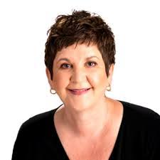 Amanda Cairns's Instagram, Twitter & Facebook