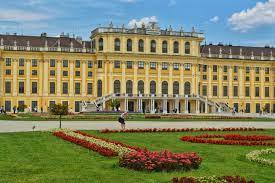 Schönbrunn lies about 7 km. Schonbrunn Palace Vienna I Do Recommend