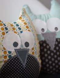 Diy Mitbringsel Eulenkissen Zum Selber Nahen Sewing Souvenir Stuffed Owls To Sew Sanvie With Template Eulen Kissen Eulenkissen Nahprojekte Fur Anfanger