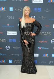 Ze geven elkaar het jawoord zonder dat ze elkaar ooit eerder hebben gezien. Married At First Sight Elizabeth And Couples Attend Academy Awards Charity Event In Sydney