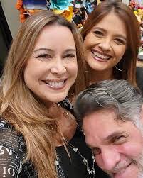 Jenny Ash's Instagram, Twitter & Facebook