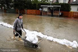 Check spelling or type a new query. Powodz W Malopolsce Krakow Czeka Na Fale Kulminacyjna