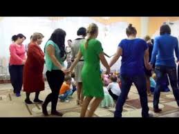 игры с мамами на утреннике 8 марта в детском саду Youtube Tanec Malyshej Obuchenie Malyshej Detskij Sad Igry