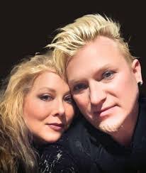 Dixie Hansen's Instagram, Twitter & Facebook