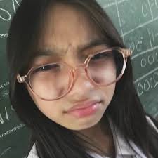 Everyone's looking at Jiji, and then there's Aira 💖🥰 She's ignoring  everything else and just admiring her man!!! She is so in love with Okarun!  💖💖💖 . . . #dandadan #dandadananime #okarun #