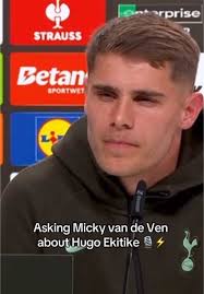 Micky van de Ven sobre Hugo Ekitike en Europa League