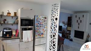 La séparation entre la cuisine et le salon peut également être mise en place de façon plus aérienne grâce à des éléments architecturaux. Separation De Cuisine Ouverte Les Creations Allure Et Bois