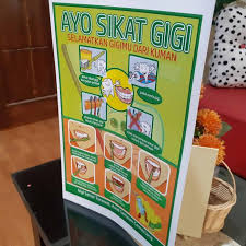Selamatkan pepohonan akan menyelamatkan juga yang lain. Poster Ayo Sikat Gigi Promo Shopee Indonesia