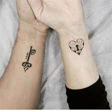 Ihr Tattoo Ist An 60 Tagen Spurlos Verschwunden Matching Couple Tattoos Couple Tattoos Matching Tattoos
