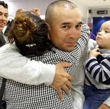 Jóvenes inmigrantes se reúnen con sus padres en Estados Unidos
