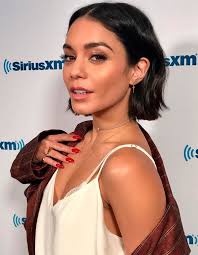 Pin By Richard Bernardo On Beleza Vanessa Hudgens Short Hair Vanessa Hudgens Hair Medium Length Hair Styles