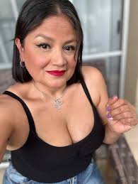 What hotels in Las Vegas allow non-guests to swim and what are the costs?