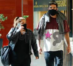 | η δανάη μπάρκα μοιράζεται πολύ συχνά με τους διαδικτυακούς της φίλους στιγμές της καθημερινότητας της, αλλά και από την τηλεοπτική της εκπομπή. Danah Mparka Panos Adamopoylos Celebrities Eidhseis Yupiii Gr