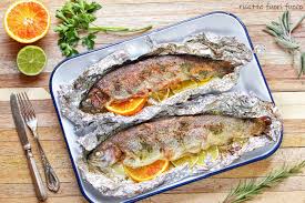 Filetti di trota salmonata 4 erbe aromatiche miste 2 cucchiai quando adagiate i filetti di trota sulla teglia, la parte della pelle dovrà essere sempre rivolta. Trota Al Cartoccio In Padella Ricette Fuori Fuoco