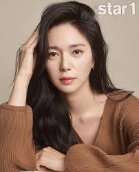10 Potret Lee Elijah yang Comeback di Drama Baru, Jadi Reporter!