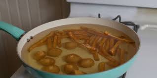 1 in a mixing bowl, whisk together almond flour, coconut flour, baking soda, garlic powder, onion powder, salt, pepper, and keto sweetener. Why Do We Love Hush Puppies And How To Make This Dish Keto