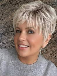 what hairstyle goes with this outfit?