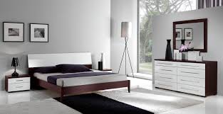 Perfect for a kid's room, nursery, modern master bedroom or guest room, a white bedroom dresser offers clean simplicity and style to a bedroom for any member of the family. Esf Furniture Luxury Platform Bedroom Set In White And Brown