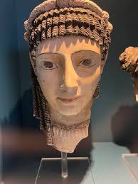 Maschera funeraria in legno, nuovo regno. XVIII Dinastia Museo del Louvre,  E 11647 Fonte dal web.