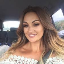 Eva Warren's Instagram, Twitter & Facebook