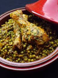 Tajine De Poulet Au Petits Pois En 2020 Tajine Poulet Tajine Recette Petit Pois