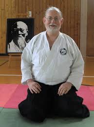Vores dojo (træningslokalet) finder du i sal 3, kildeskovshallen adolphsvej 25, 2820 gentofte. Mal Was Anderes Aikido Solo Aikido Verein Hannover