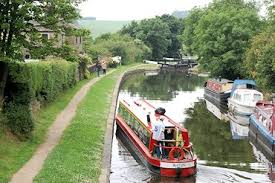 The leeds and liverpool canal is a canal in northern england, linking the cities of leeds and liverpool. Leeds Liverpool Canal Skipton Boat Hire Leeds Liverpool Boating Holidays Holidays