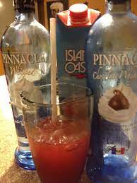 Whipped Cream Vodka Strawberry Daiquiri Mix A Splash Of Chocolate Whipped Vodka Frozen Strawberries Blend D Mixed Drinks Recipes Whipped Vodka Happy Drink